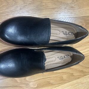 Earth Black Leather Loafers